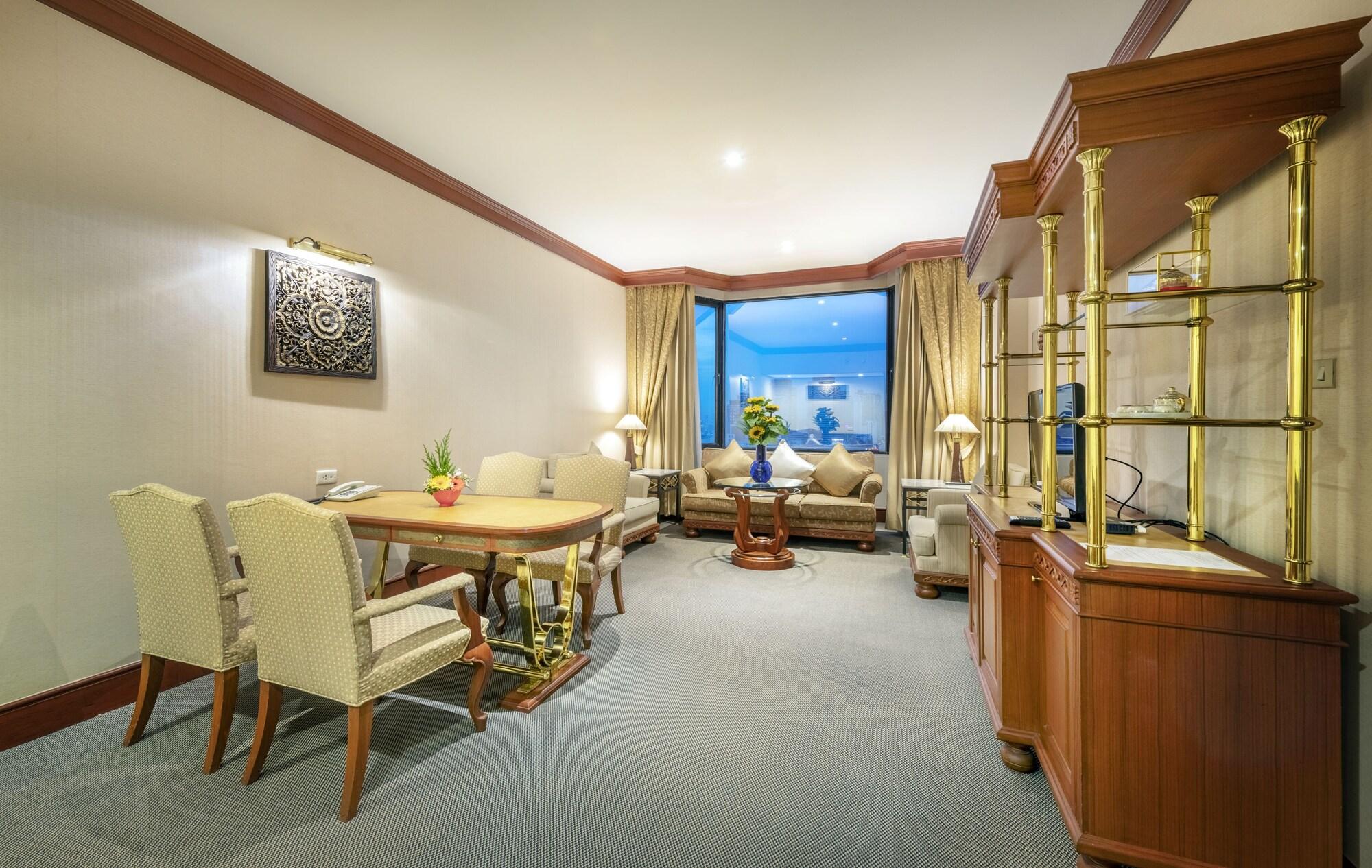 Ramada By Wyndham Bangkok Chaophya Park Hotel Exterior foto
