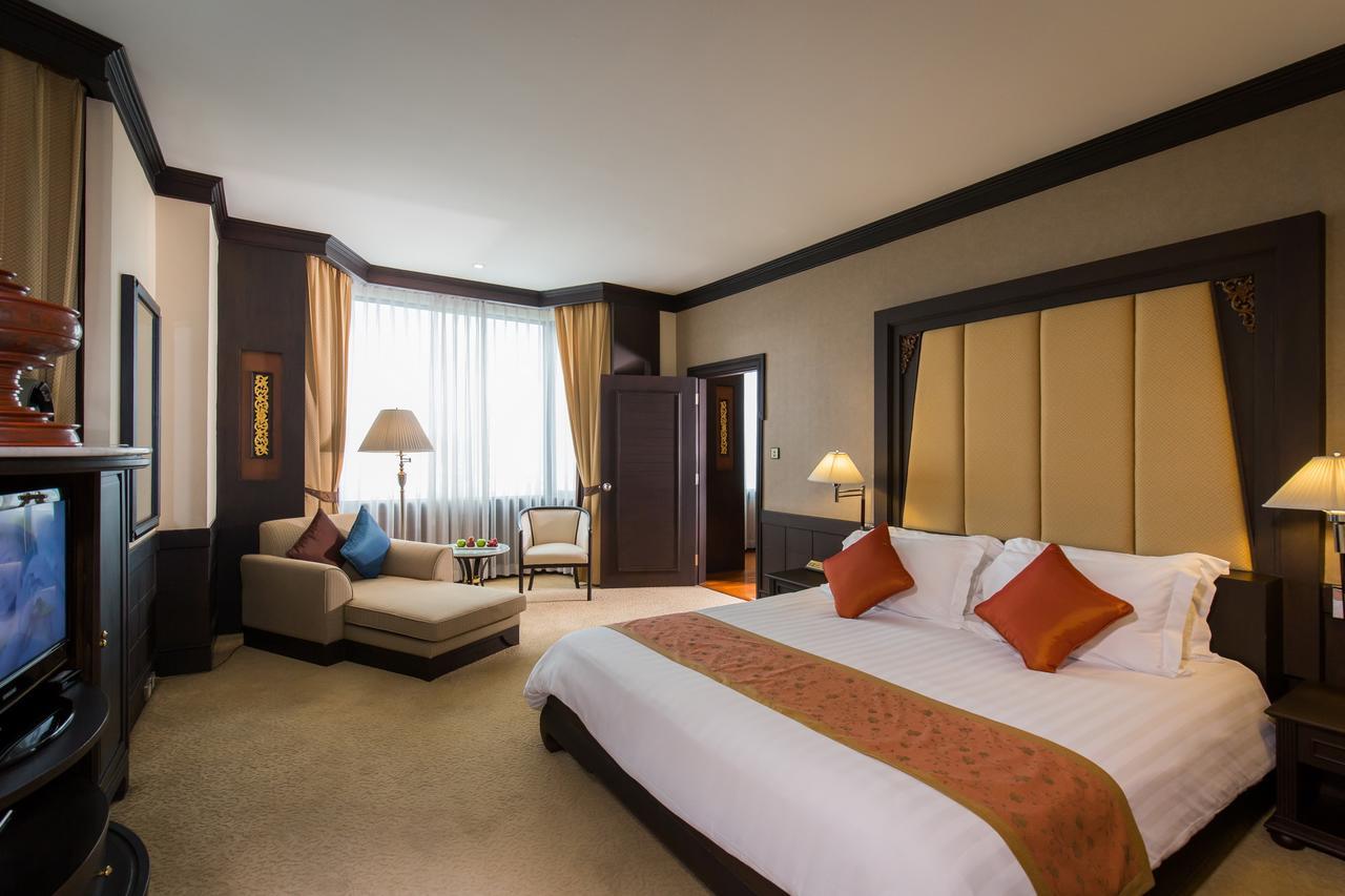 Ramada By Wyndham Bangkok Chaophya Park Hotel Exterior foto